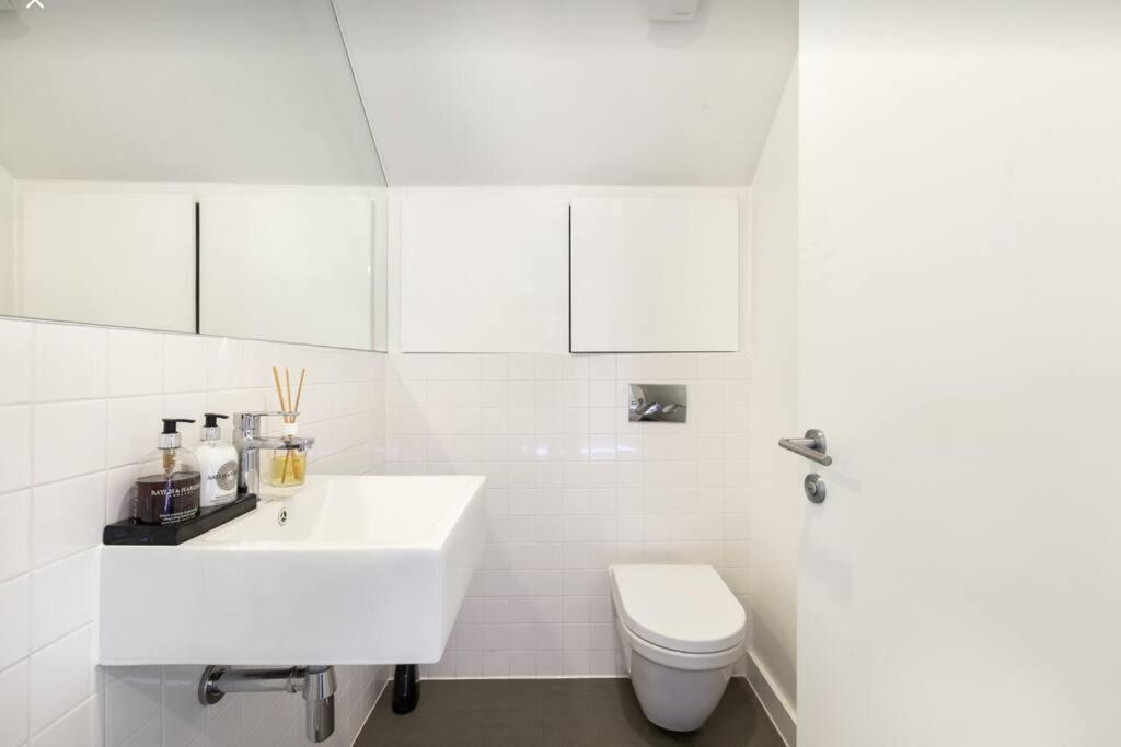 Apartment Premier 3 Bed Lux - Sleeps 8 London