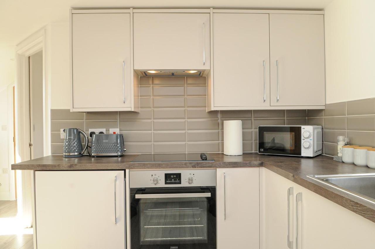 Luxury 5 Star - Parking, Garden, Nr Greater Metro Stations Apartment London