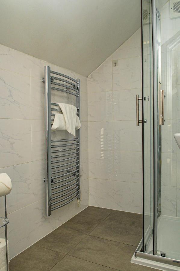 Luxury 5 Star - Parking, Garden, Nr Greater Metro Stations London