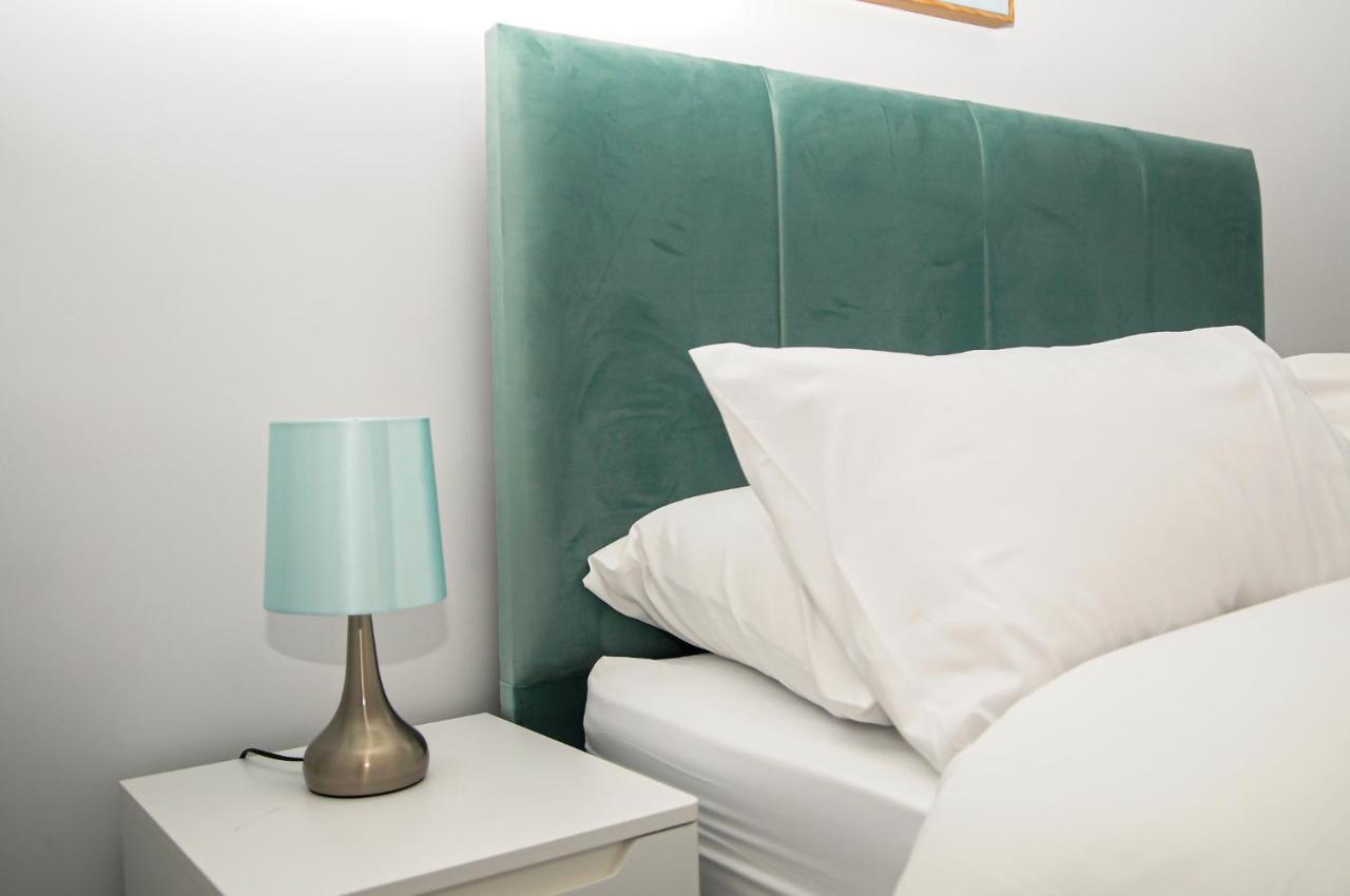 Luxury 5 Star - Parking, Garden, Nr Greater Metro Stations *