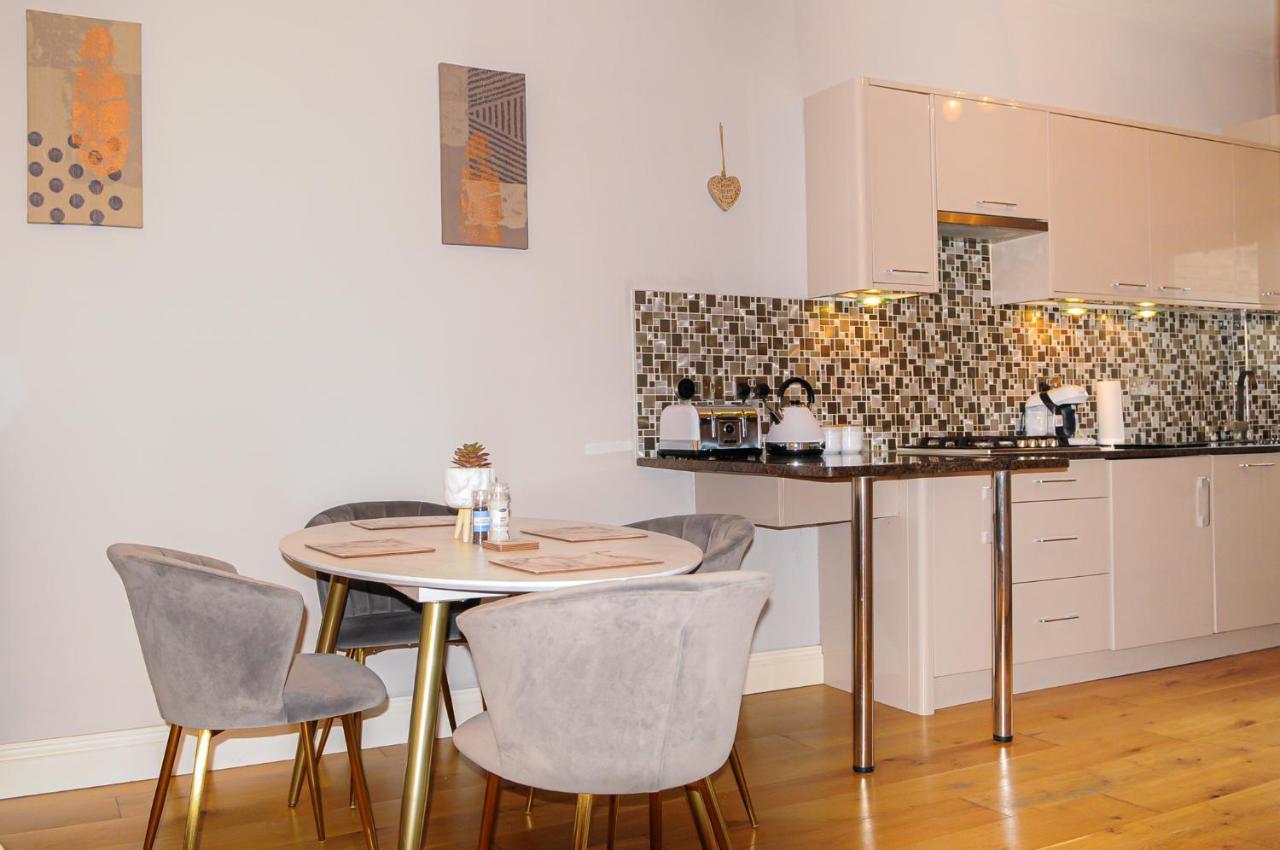 Luxury 5 Star - Parking, Garden, Nr Greater Metro Stations