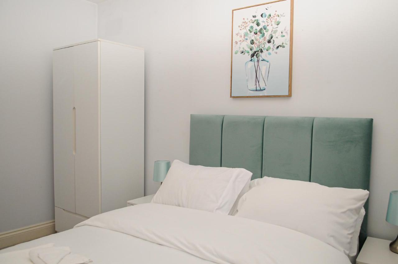 Luxury 5 Star - Parking, Garden, Nr Greater Metro Stations *