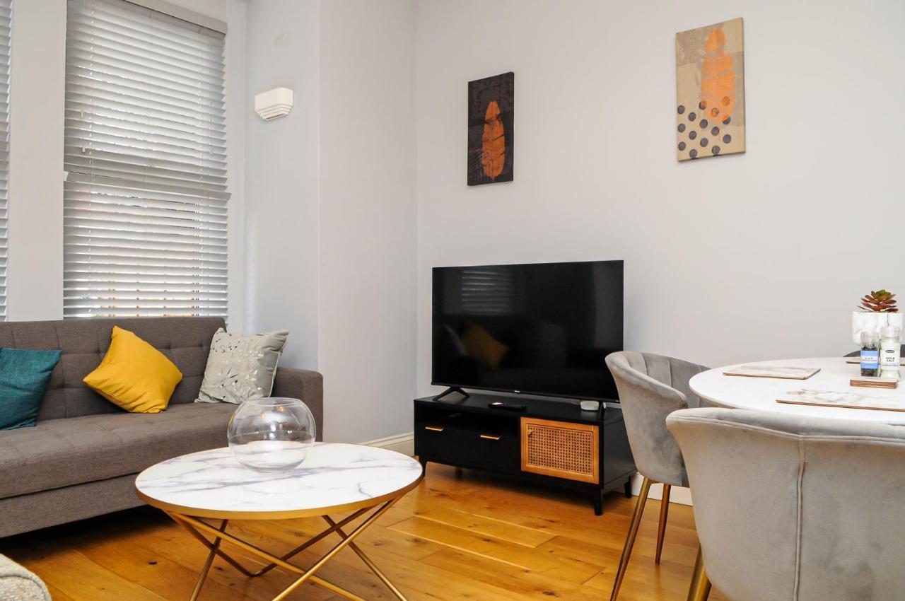 Luxury 5 Star - Parking, Garden, Nr Greater Metro Stations Apartment