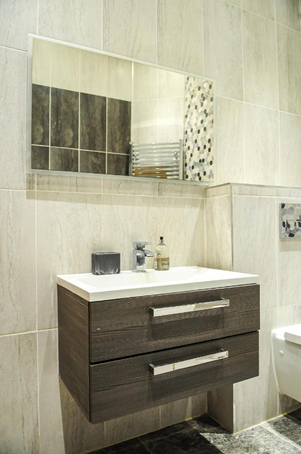 Luxury 5 Star - Parking, Garden, Nr Greater Metro Stations *