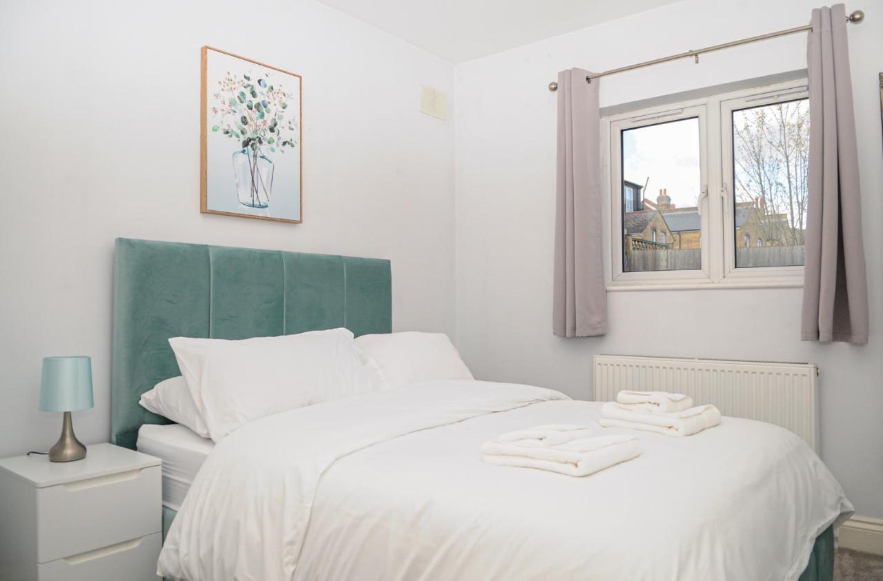 Apartment Luxury 5 Star - Parking, Garden, Nr Greater Metro Stations *