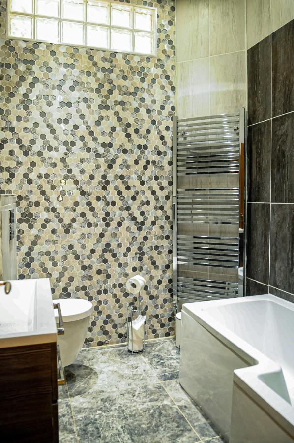 Apartment Luxury 5 Star - Parking, Garden, Nr Greater Metro Stations *