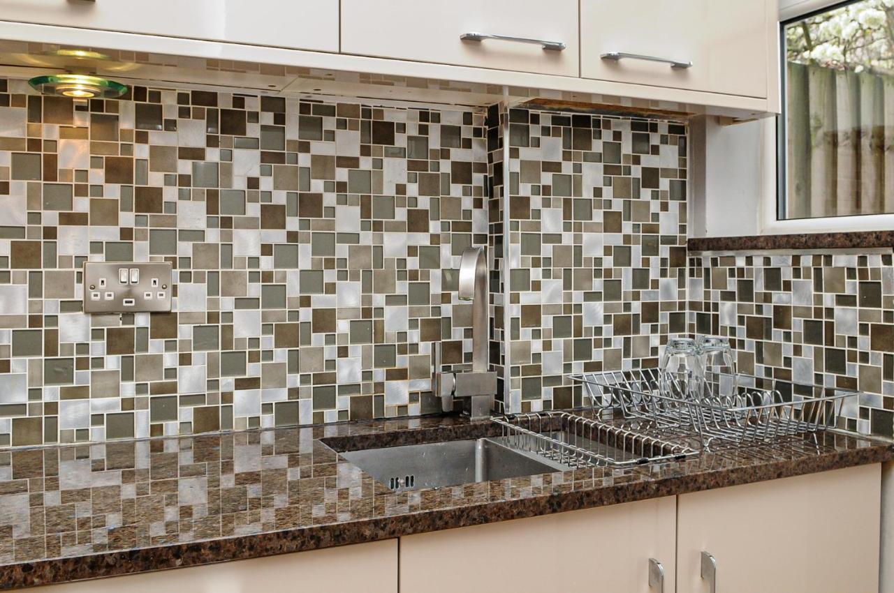 Apartment Luxury 5 Star - Parking, Garden, Nr Greater Metro Stations
