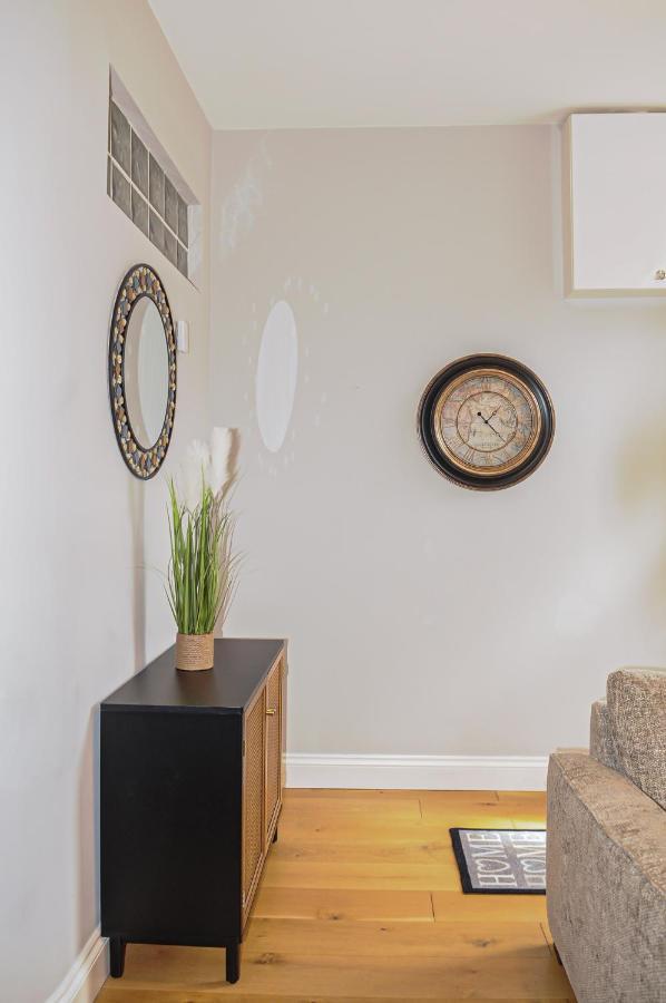 Luxury 5 Star - Parking, Garden, Nr Greater Metro Stations London