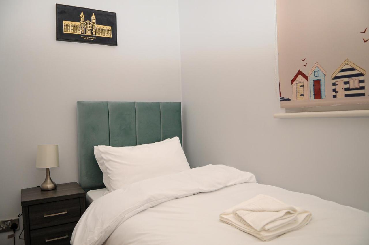 Apartment Luxury 5 Star - Parking, Garden, Nr Greater Metro Stations