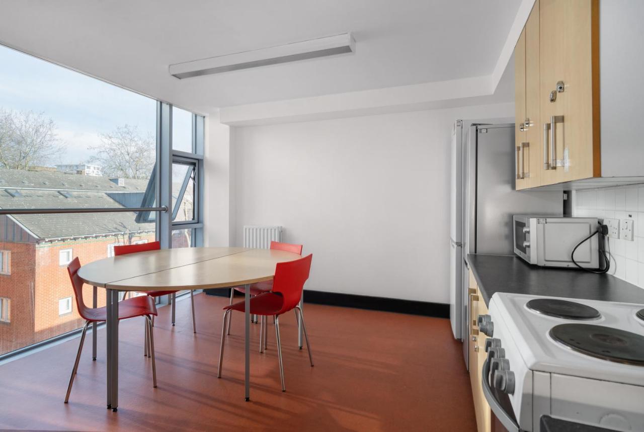 Hostel Davies Court *