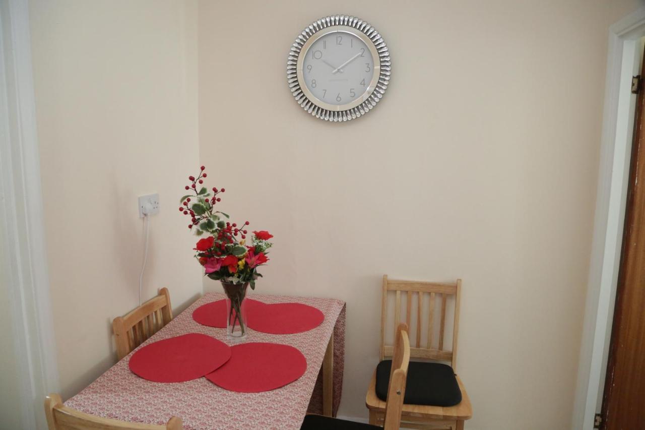 Canning Town Warms Cozy One Bedroom