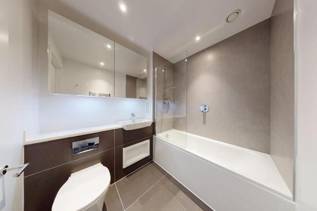 Apartment City View 1 Bedroom Flat London