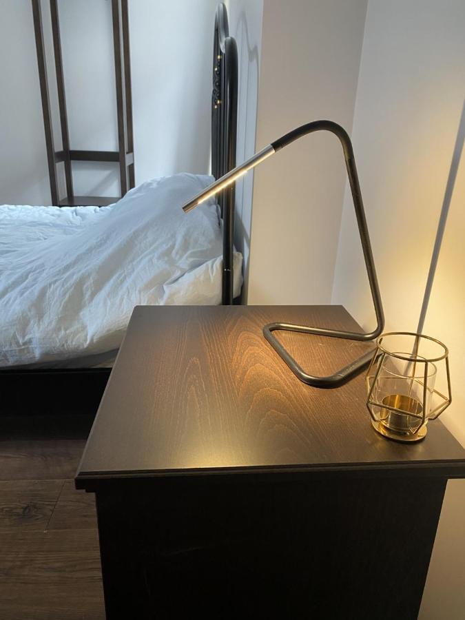Ozan's Flat Double Bedroom-1, Sharing Kitchen And Bath London