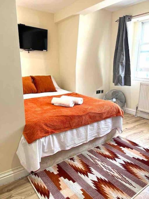 Cosy One Bedroom Flat In Apartment *