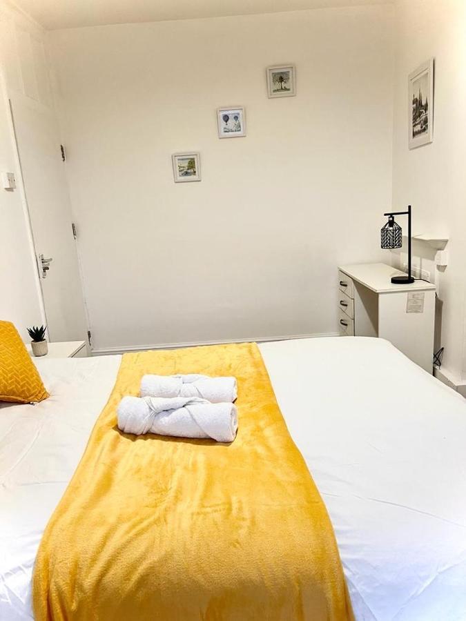 Shadwell Holiday * London