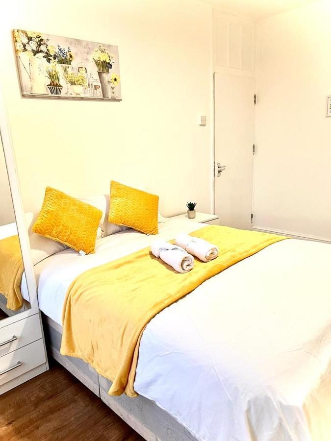 Shadwell Holiday * London