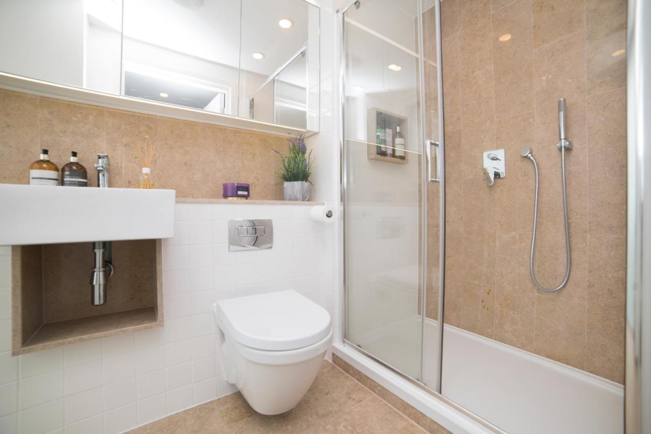 Premier 3 Bed Lux - Sleeps 8 London