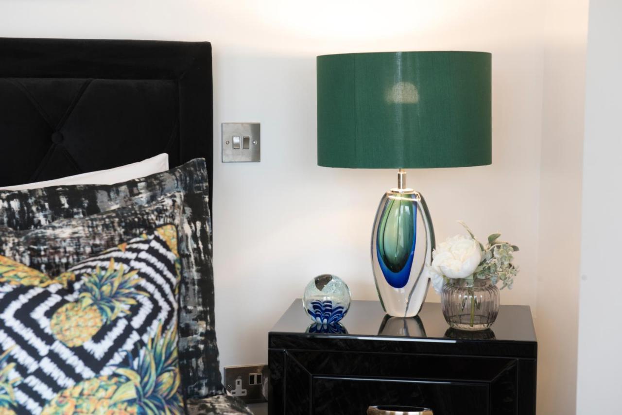 Premier 3 Bed Lux - Sleeps 8 Apartment *