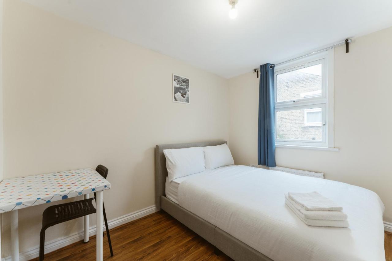 Mile End 57a Hostel *