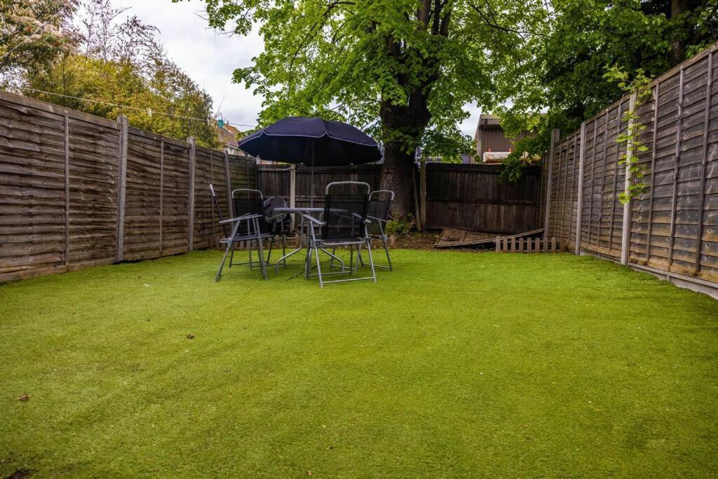 3 Bedrooms House-sofabed-parking-bbqstove-garden *