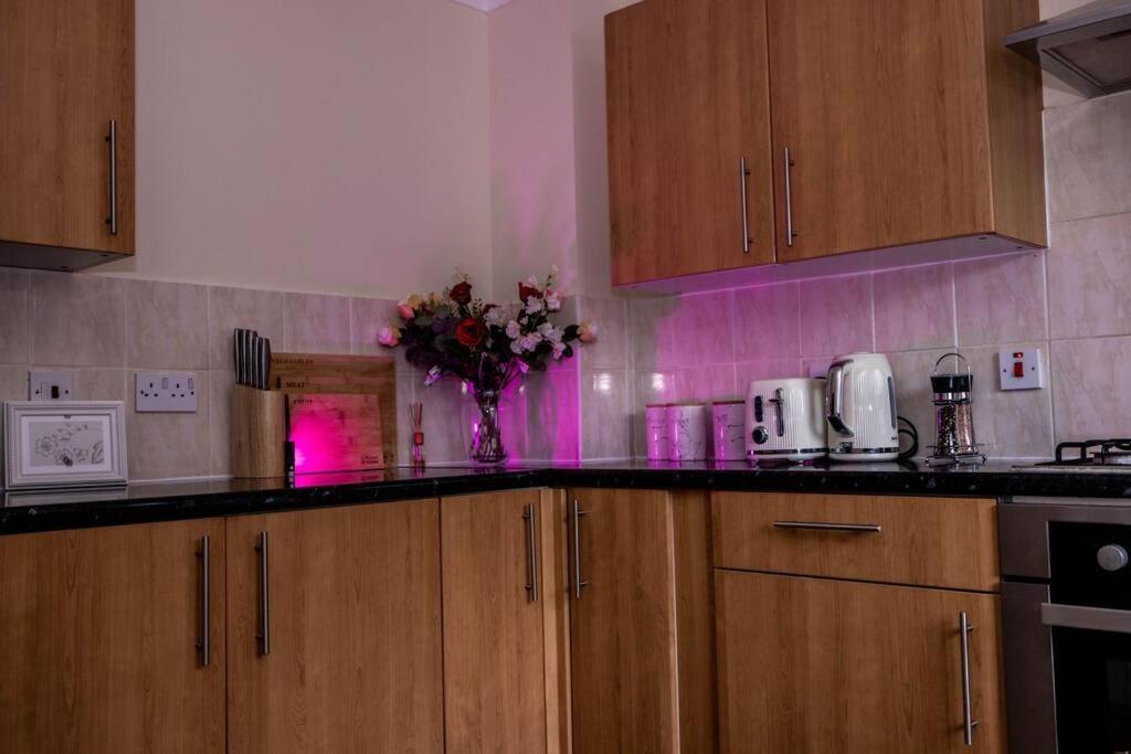 3 Bedrooms House-sofabed-parking-bbqstove-garden