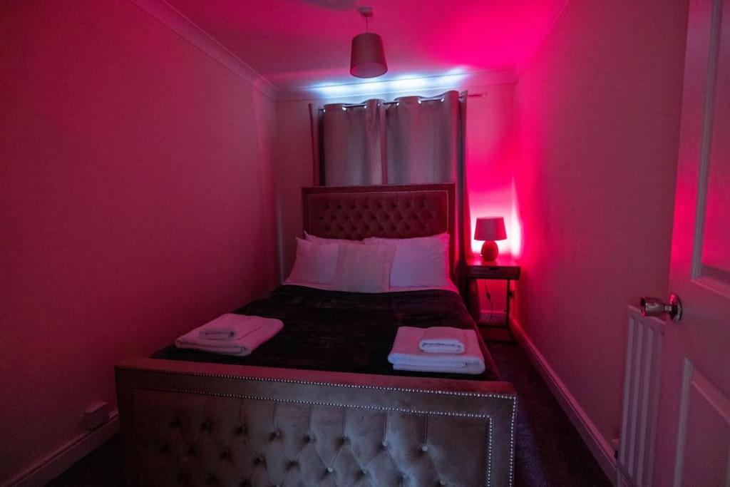 Apartment 3 Bedrooms House-sofabed-parking-bbqstove-garden *