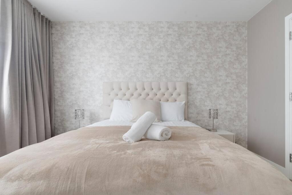 Lovely En-suite Flat With Balcony And Parking.
