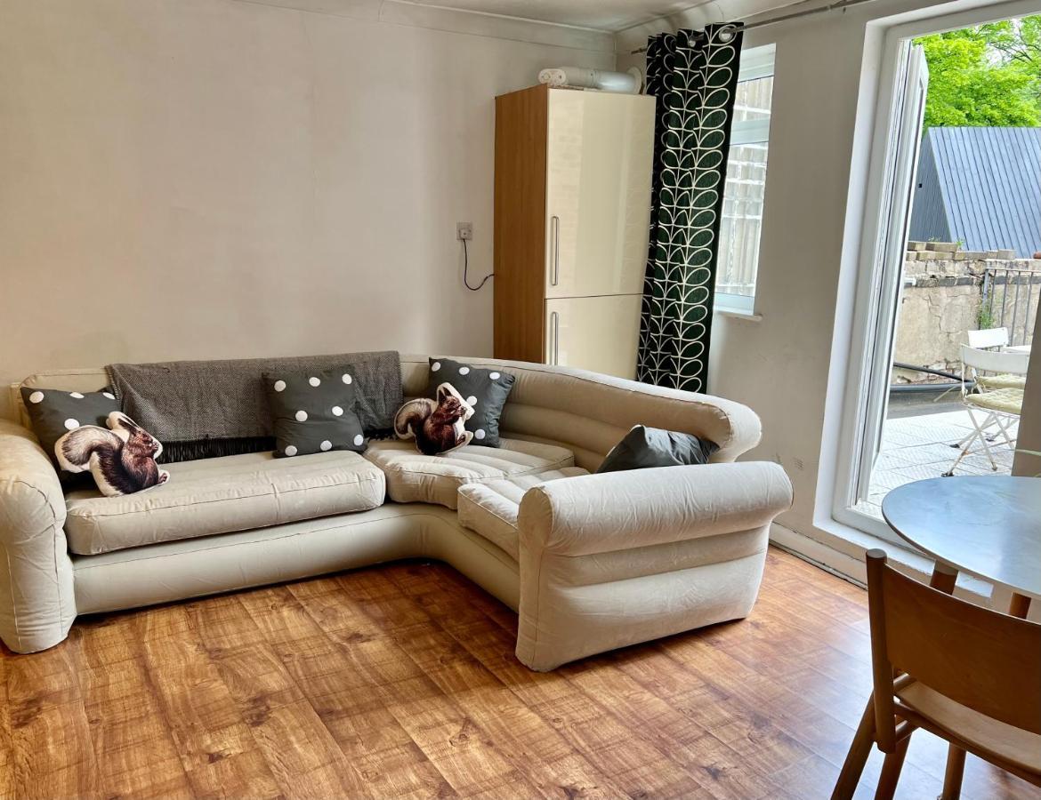 Apartment Large Balcony Opposite Rail Station