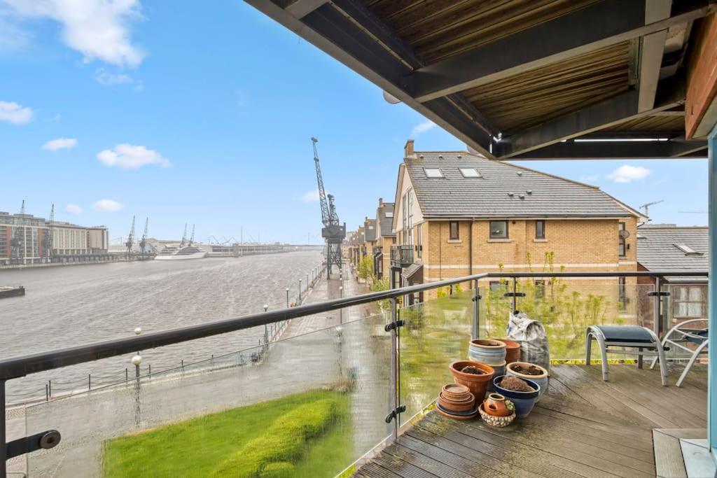 Apartment 2 Bed Docklands Apt- 02 & Excel *