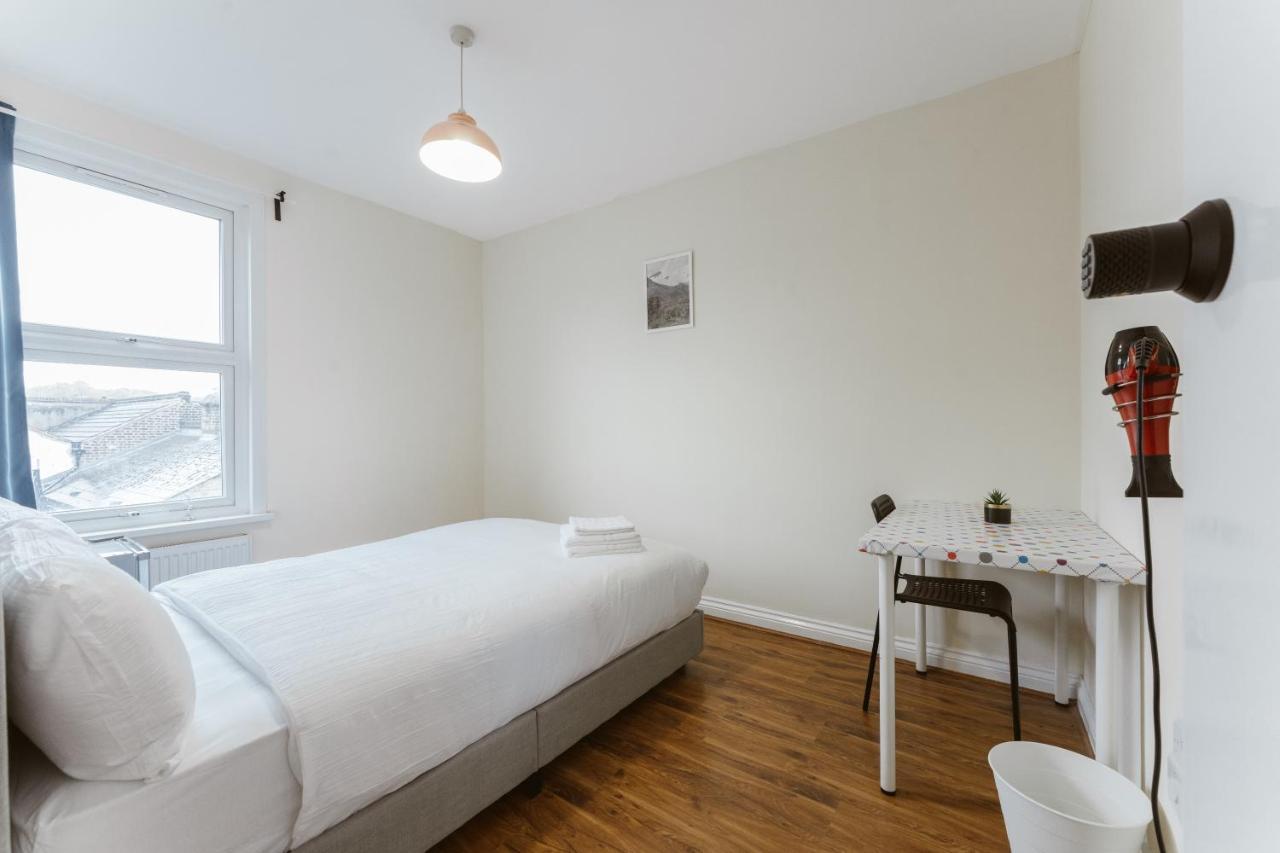 Hostel Mile End 57a