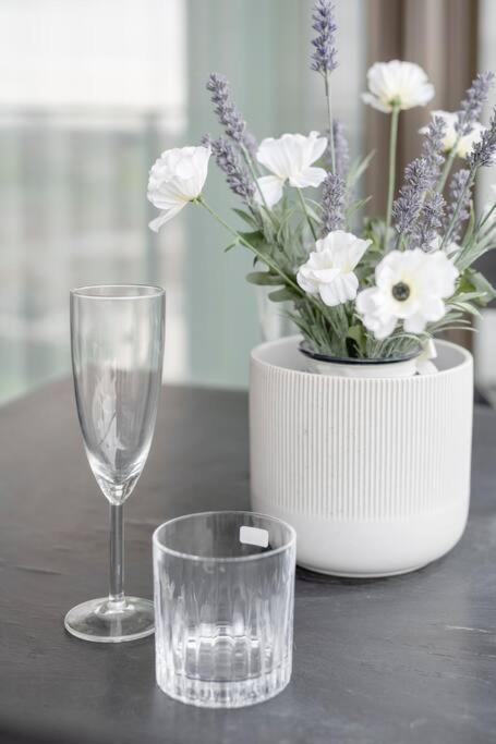 Lovely En-suite Flat With Balcony And Parking. *
