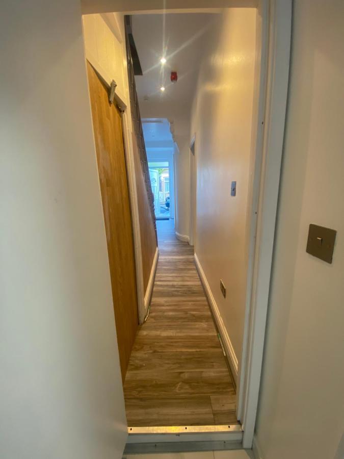 Cosy House In Newham Homestay