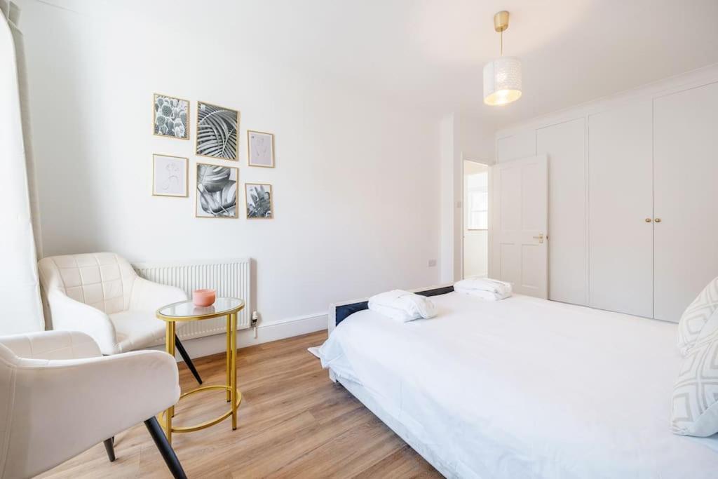 Casa de férias House 10 Mins To Tower Bridge Hot Tub & Parking *