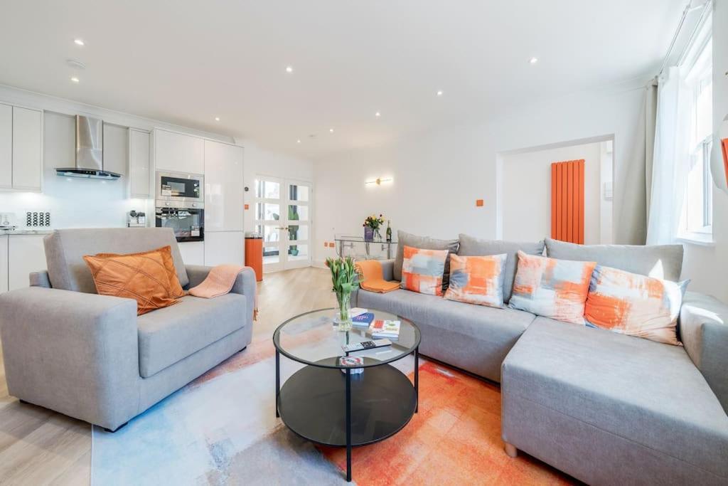 House 10 Mins To Tower Bridge Hot Tub & Parking Casa de férias *