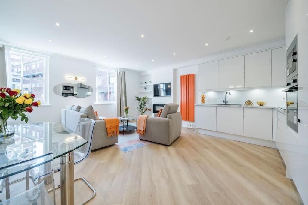 Casa de férias House 10 Mins To Tower Bridge Hot Tub & Parking