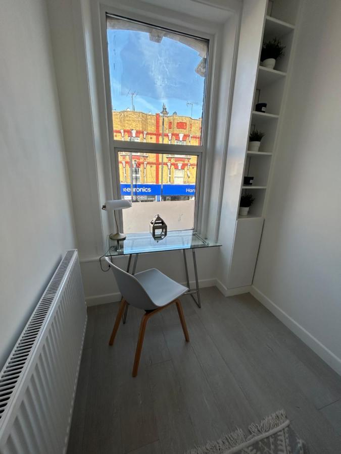 Hackney Apartment *