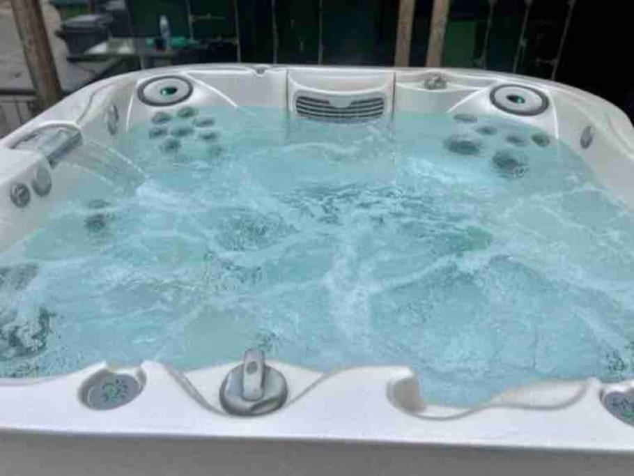 House 10 Mins To Tower Bridge Hot Tub & Parking Casa de férias
