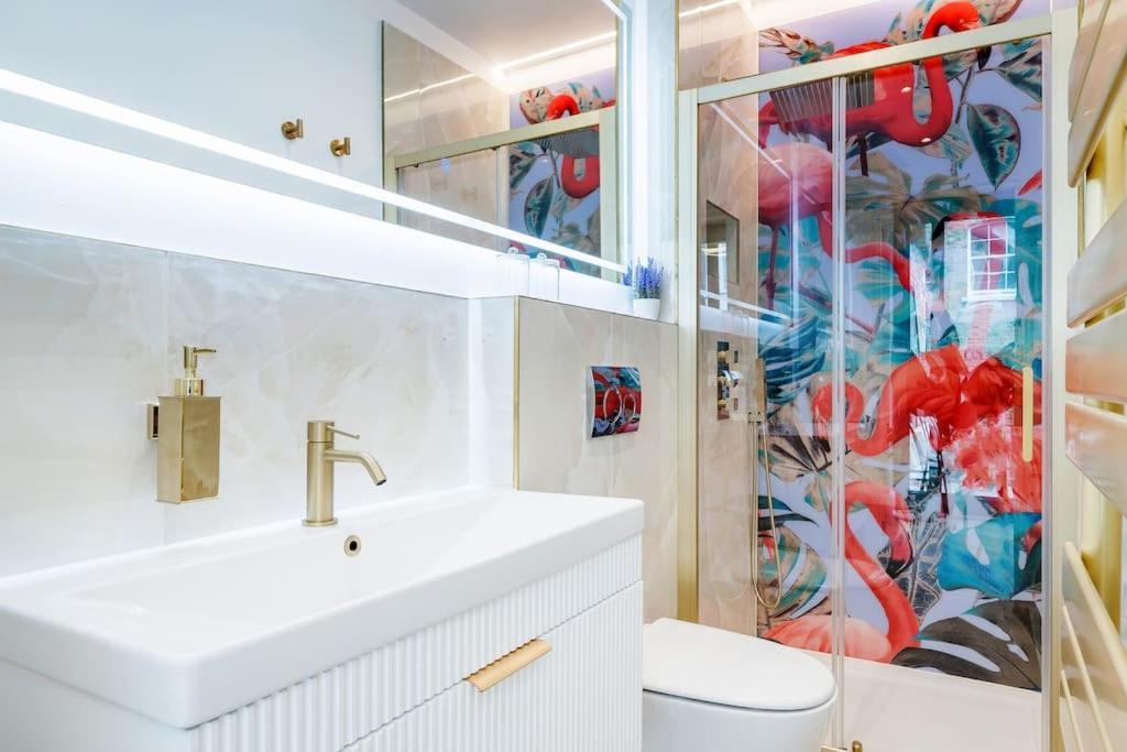 House 10 Mins To Tower Bridge Hot Tub & Parking *