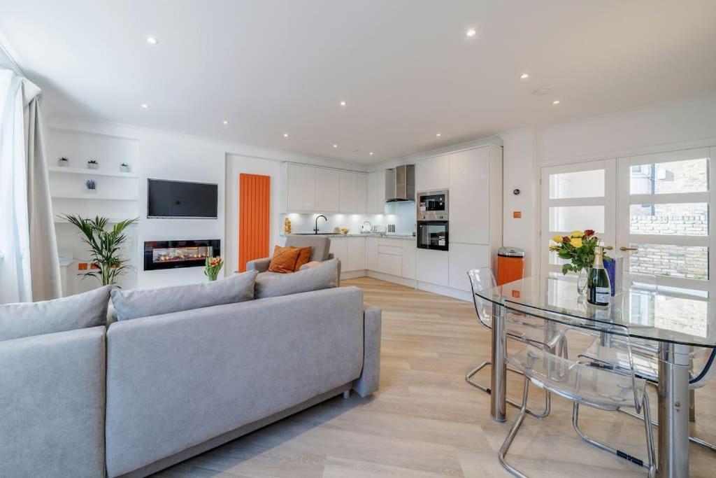 Casa de férias House 10 Mins To Tower Bridge Hot Tub & Parking