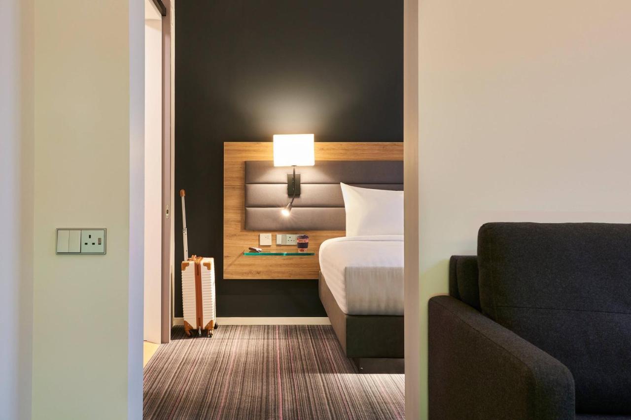 Moxy Excel Hotel