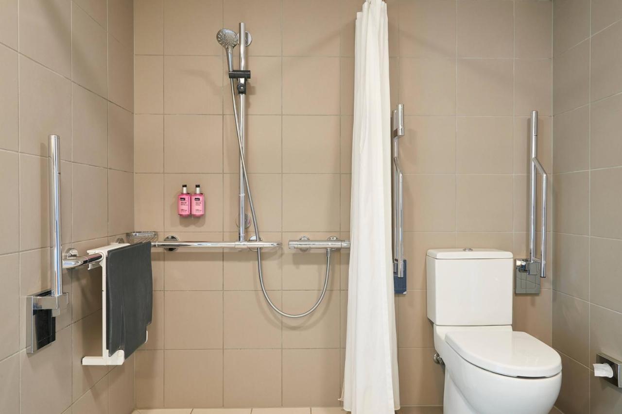 Moxy Excel Hotel London