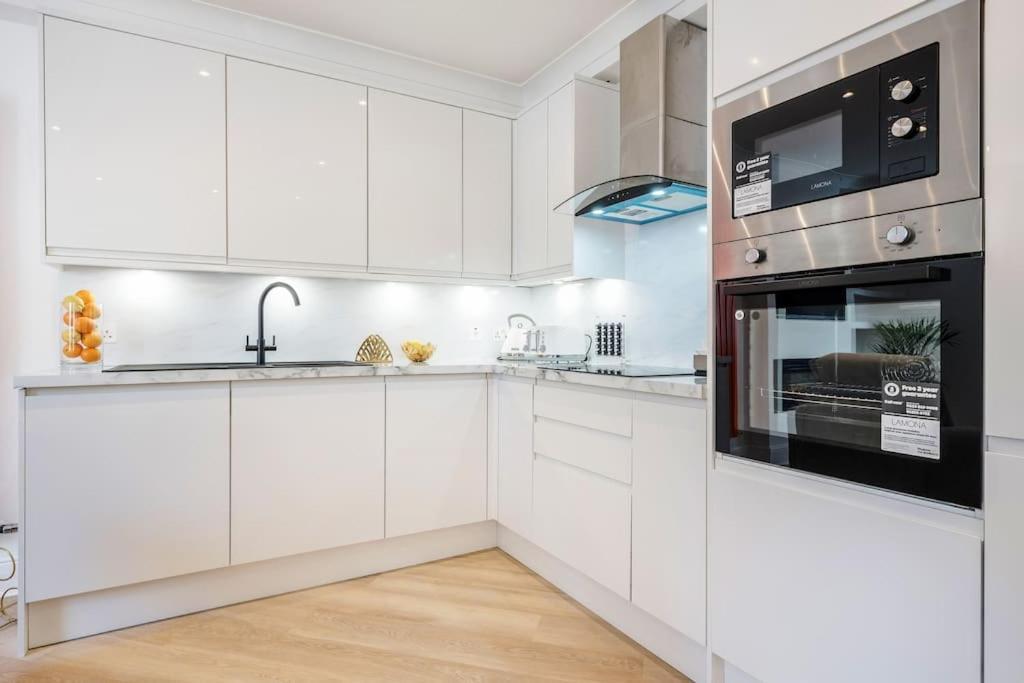 House 10 Mins To Tower Bridge Hot Tub & Parking