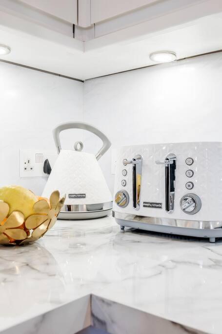 Casa de férias House 10 Mins To Tower Bridge Hot Tub & Parking