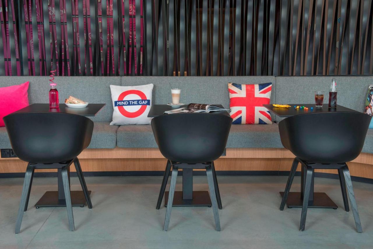 Moxy Excel Hotel London