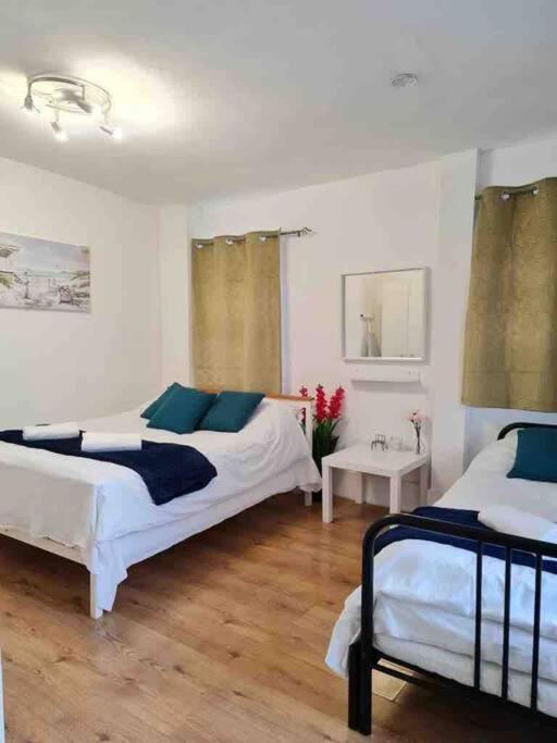 Nice Flat Near Central London
