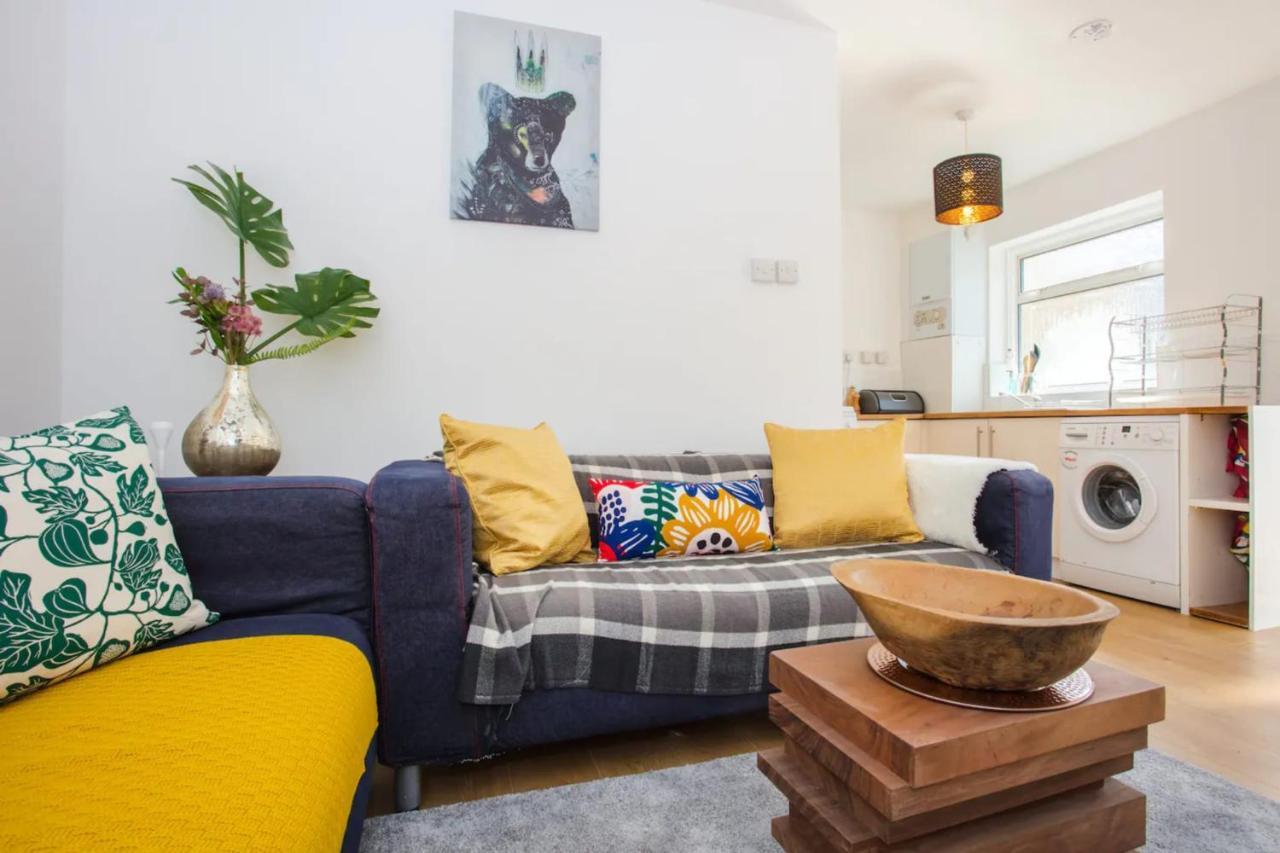Holiday home Stylish 4bd House With Private Garden - Stratford