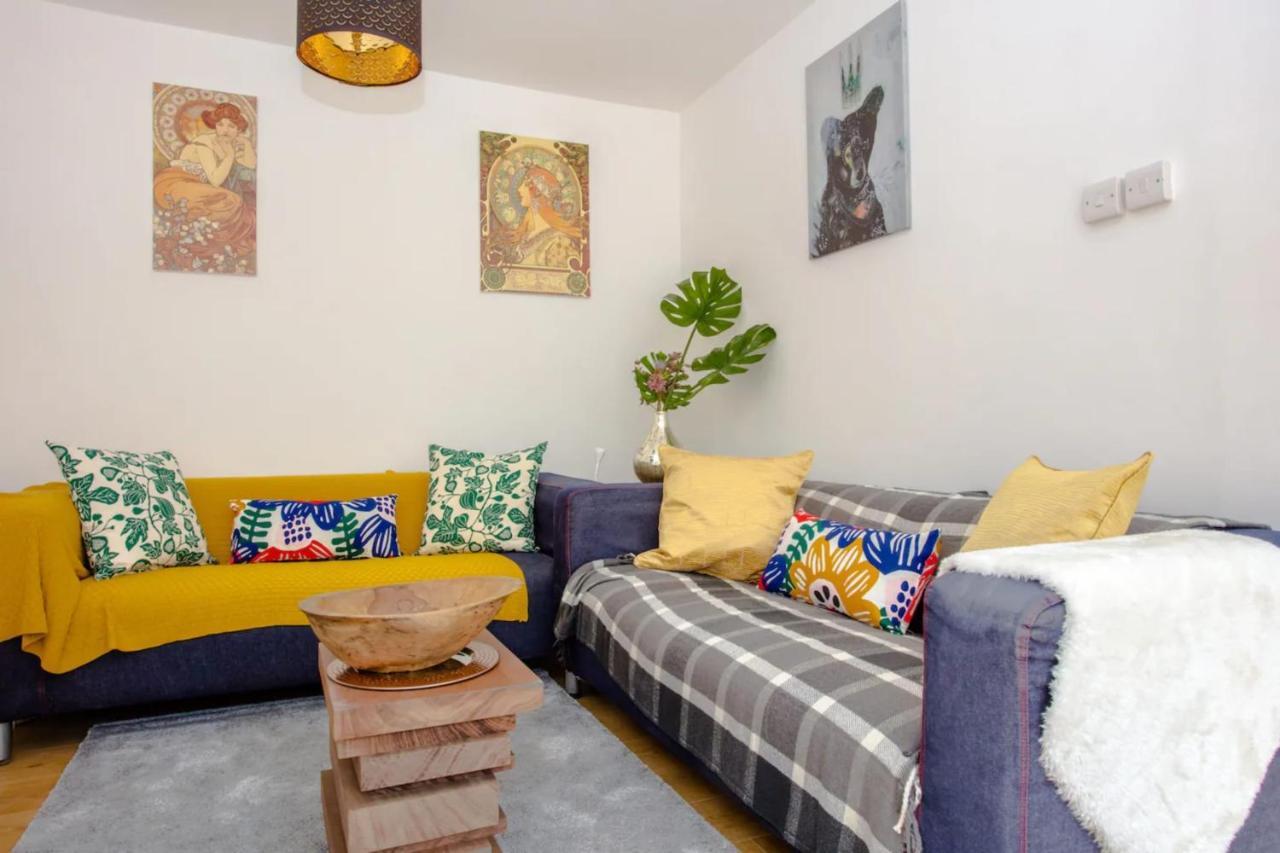 Stylish 4bd House With Private Garden - Stratford Holiday home *