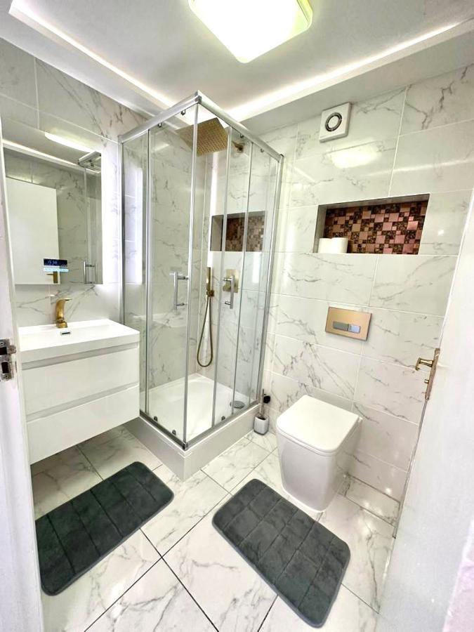 Apartment 3 Bedroom Riverview Flat Canary Wharf Free Parking