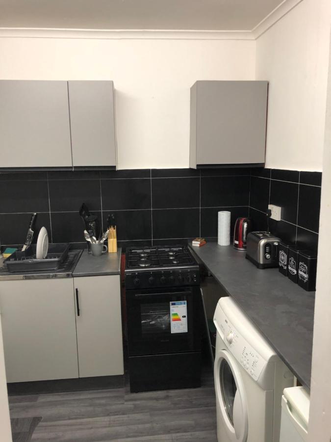 Great Location For Tourists And Commuters, Close To Transport Links, Double Bed Rooms. Guest house