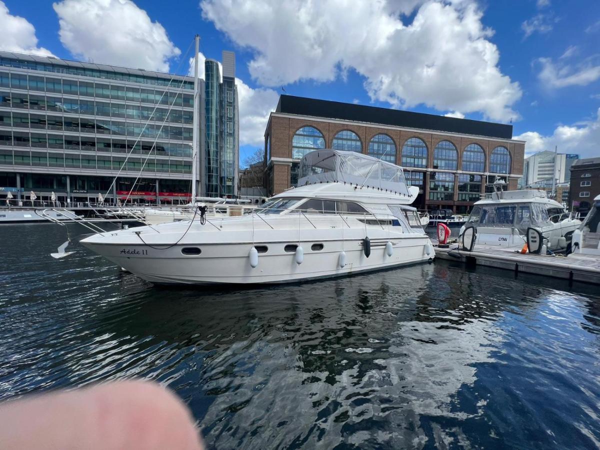 Botel Yacht -central St Kats Dock Tower Bridge *